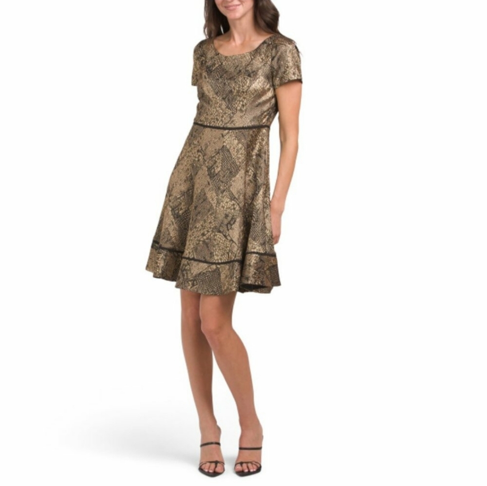 Nwt SHANI Black/gold Short Sleeve Jacquard Mini Dress size 8